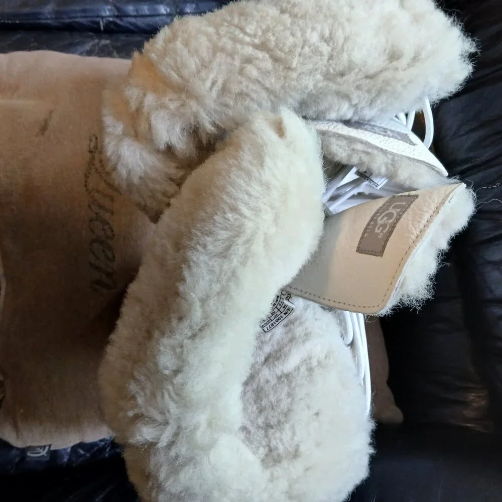 UGG Tall Adirondack Boot White - Picture 9 of 11